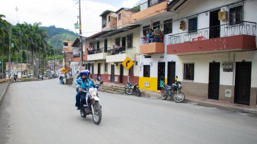 Recompensa información sujetos golpearon adulto mayor 