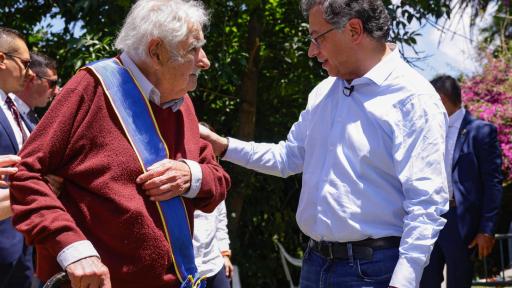 Presidente Petro entregó Cruz de Boyacá a Pepe Mujica