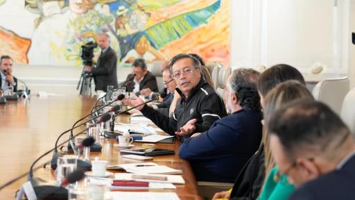 Presidente critica orden de no transmitir consejos de ministros