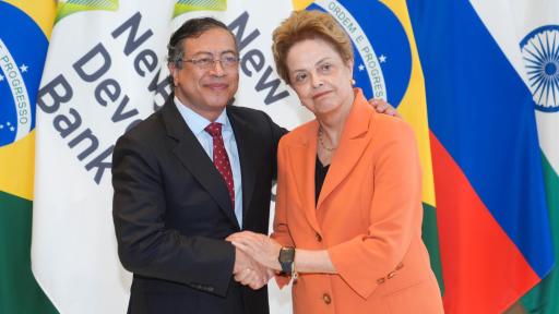 Gustavo Petro solicita ingreso de Colombia al banco de los BRICS durante visita a China