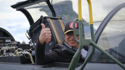 Petro anuncia compra de aviones Gripen y armamento a múltiples países en F-AIR 2025