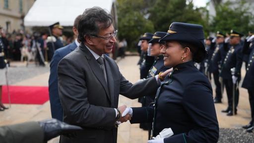 Presidente Petro lidera ascenso de 15.000 policías en la Casa de Nariño