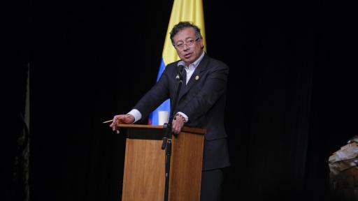 Petro recibe en Bruselas documento con propuestas de migrantes latinoamericanos para la Cumbre CELAC–UE 2025