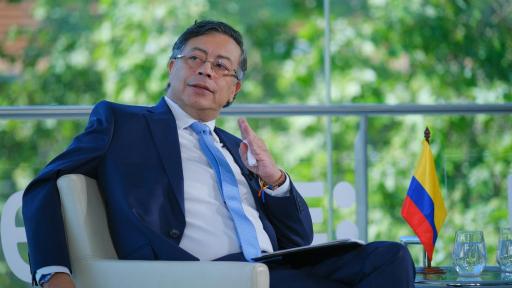 Petro advierte riesgos de volver a energías fósiles