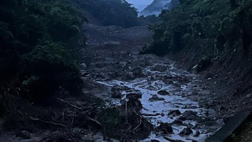 Evacúan Peñalisa, Antioquia, por riesgo de avalancha tras obstrucción del río San Juan