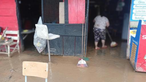 Florencia: varios hogares inundados