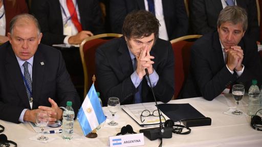 Argentina pide a Maduro salvoconductos para asilados