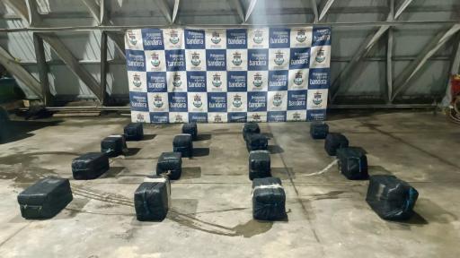 Armada intercepta lancha con 413 kg de cocaína