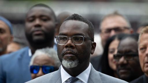 Alcalde de Chicago prohíbe colaboración con agentes federales ante amenaza de Trump