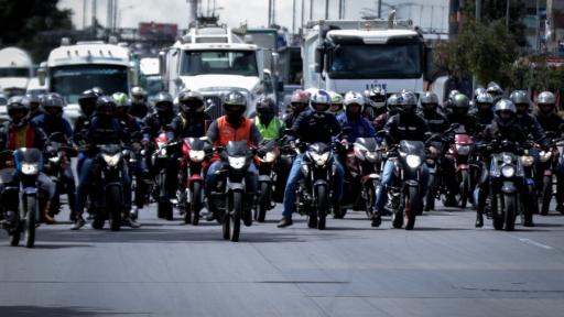Prohibido el parrillero en moto jueves, viernes y sábado en Bogotá