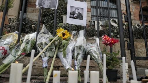 Fanáticos de Foo Figthers rinden homenaje a Taylor Hawkins en Bogotá