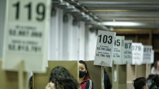 Denuncia a la registradora nacional