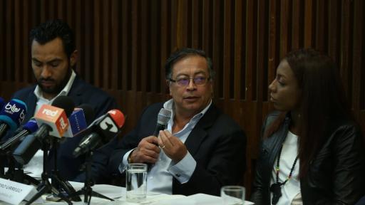 Petro propone eliminar el porte de armas