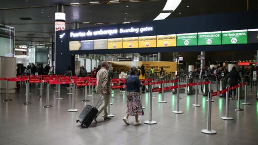 Vuelve tarifa por control migratorio a viajeros canadienses