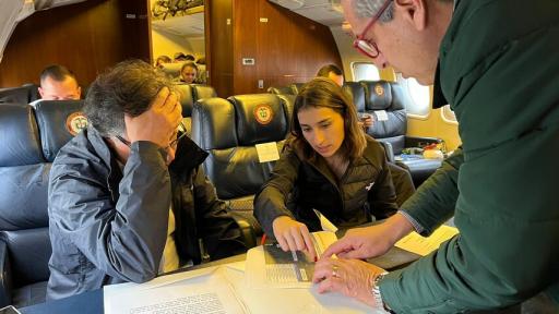 Avión en el que se trasladaba el presidente fue impactado por un rayo