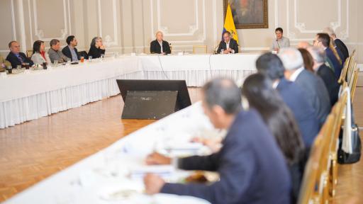 Gustavo Petro reunido con el equipo negociador en los diálogos con el ELN en la Casa de Nariño