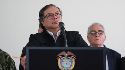 Gustavo Petro se pronunció sobre caso de Sanitas y Cruz Verde