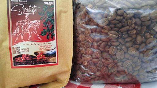 Meta familias campesinas elaboran vino de café y cacao