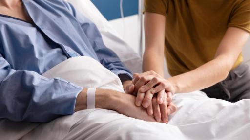 La norma del Gobierno actualiza reglas sobre eutanasia, cuidados paliativos y decisiones médicas, con énfasis en autonomía y calidad de vida del paciente. 