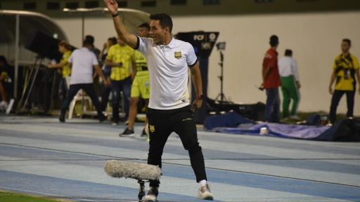 Lucas Gonzáles, DT América