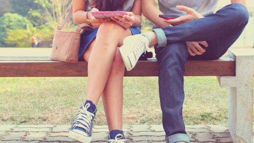 Celos y redes sociales, una combinación peligrosa en las relaciones adolescentes
