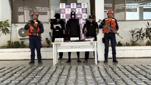 Petro celebra incautación de casi media tonelada de cocaína en La Guajira