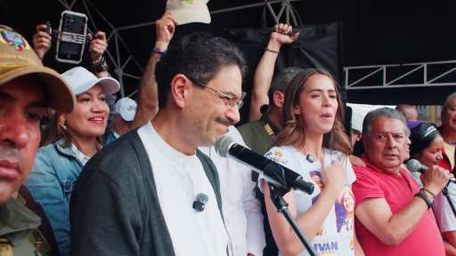 Desde la Plaza de Bolívar, Iván Cepeda reconoció el aporte del movimiento sindical por la democracia en Colombia