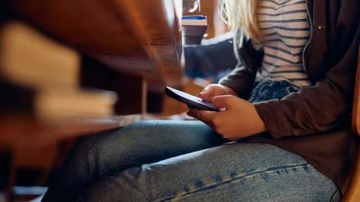 Móviles en clase: ¿armas de distracción masiva o herramientas útiles?