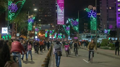 Ciclovía nocturna Bogotá 12 diciembre: cierres viales y desvíos 