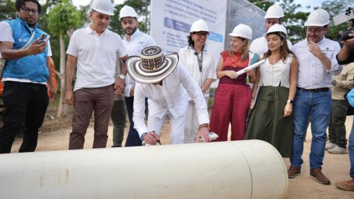 Petro entrega obras en Ciénaga de Oro 