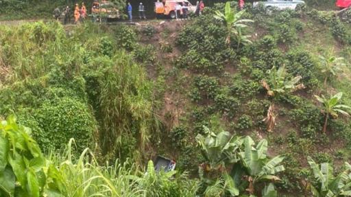 Accidente de tránsito en Caldas: patrulla de Policía rodó por abismo