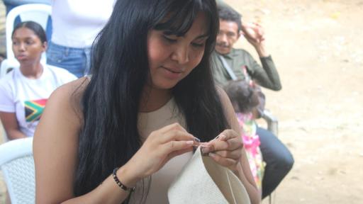 Artesana indígena de Magdalena preserva tejido Ette Ennaka