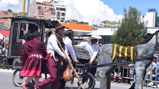Carnaval de Negros y Blancos 2024: desfile Familia Castañeda