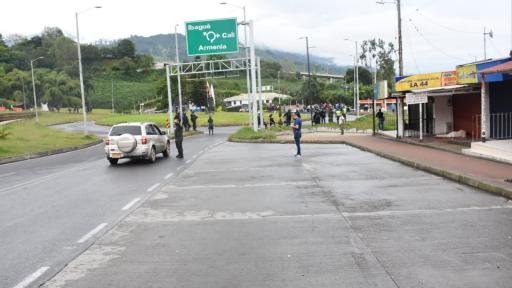 Indígenas y camioneros desbloquearon vía Calarca-Cajamarca