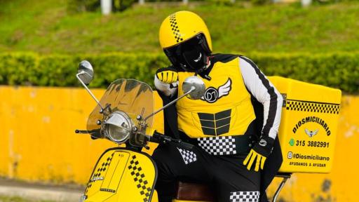 Bucaramanga: Conoce la historia de 'Diosmiciliario', el superhéroe de la ciudad