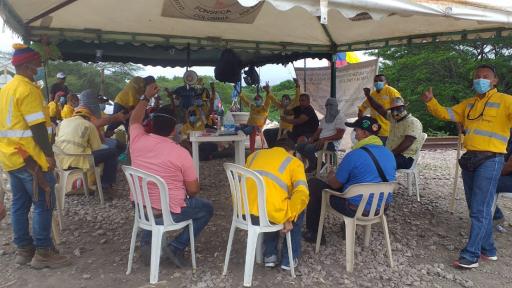 Paralizado el transporte de Carbón por bloqueo en la línea férrea de Cerrejón