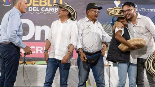 Entrega de tierras gobierno nacional 