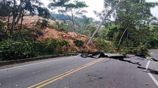 Inició la remoción de escombros en la vía Bucaramanga - Barrancabermeja