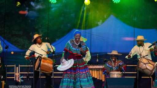 Artistas colombianos en Europa: Caña Flecha y Cantares del Pacífico