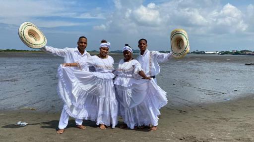 Jóvenes de Tumaco y música de marimba