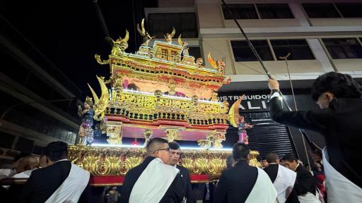 Santo Sepulcro en Pasto: procesión y creyentes en Semana Santa