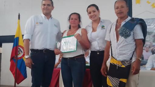Entrega de tierras a 42 familias en Chaparral, Tolima