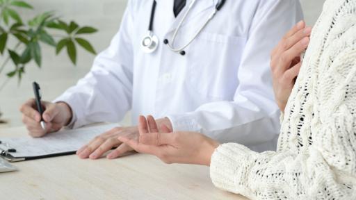 Denuncian a urólogo por presunto abuso sexual en Medellín