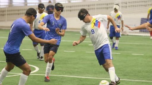 El balón de fútbol para ciegos con sello colombiano que rueda por el mundo