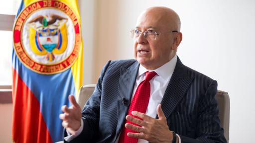Ministro Montealegre: defensa de la vida limita el uso del glifosato en Colombia