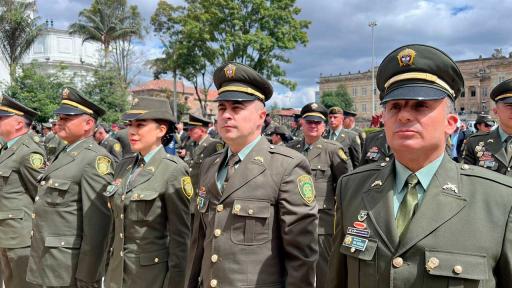Gobierno condecora a 496 integrantes de la seguridad presidencial en la Casa de Nariño