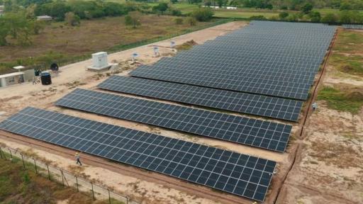 El proyecto, que beneficiará a más de 1.500 personas, permitirá reducir costos de energía para hogares, comercios e instituciones, mientras impulsa la transición hacia fuentes limpias. 