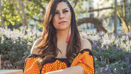 Descarga “Ay Mamá" de manera gratuita y legal