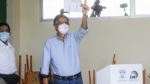 Ecuador da giro con Guillermo Lasso en medio de una "triple crisis"