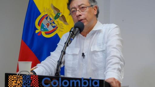 Gustavo Petro contratos juntas de acción comunal